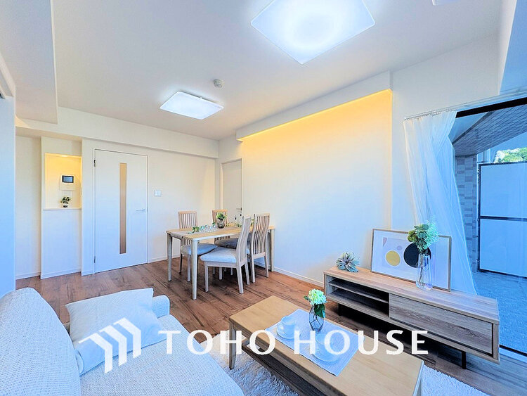 内装 上質な時間を育む暮らしのメインステージ。寛ぎとコミュニケーションを育む居心地のよい場所