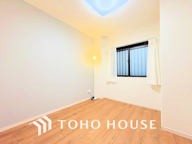 内装 採光もある洋室は、くつろぎのひと時を過ごすのにぴったり