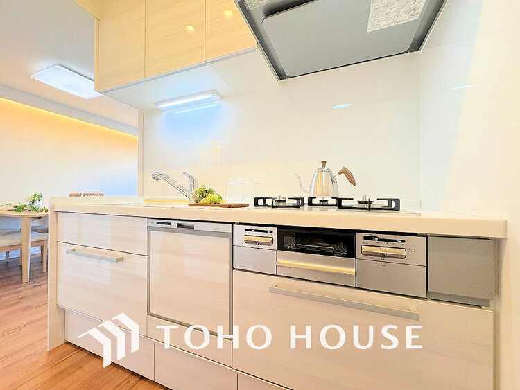 キッチン 落ち着きのあるカラーで統一された清潔感と気品が溢れるキッチン