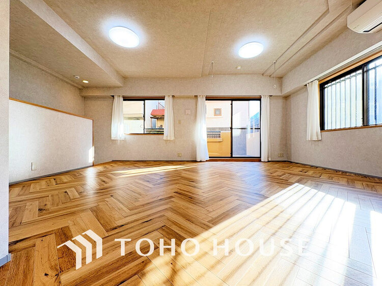 内装 広がりのある住空間、家族が集まるリビング・ダイニング