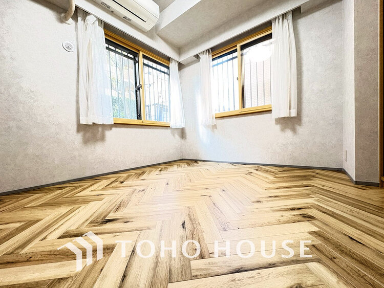 内装 採光もある洋室は、くつろぎのひと時を過ごすのにぴったり