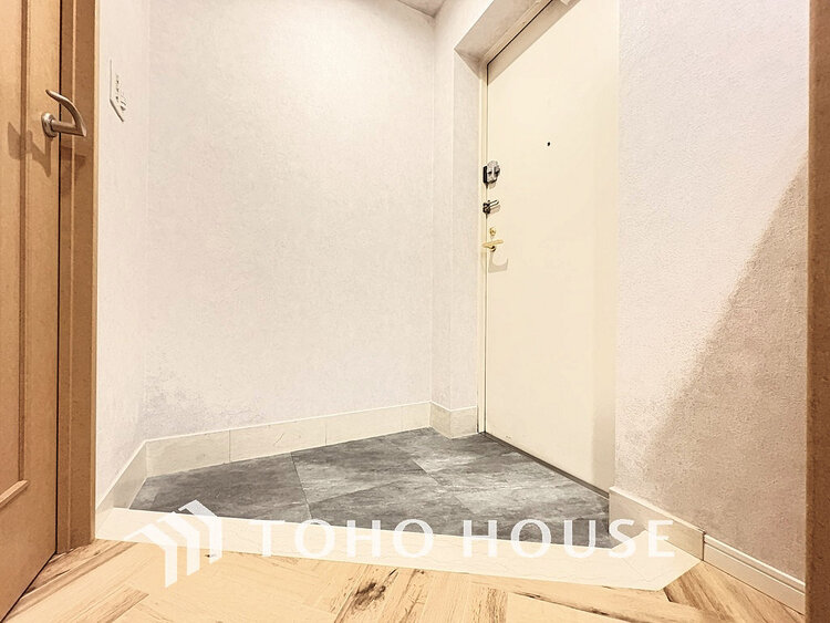 玄関 落ち着いた雰囲気の玄関、家族の帰りを暖かく迎えてくれます