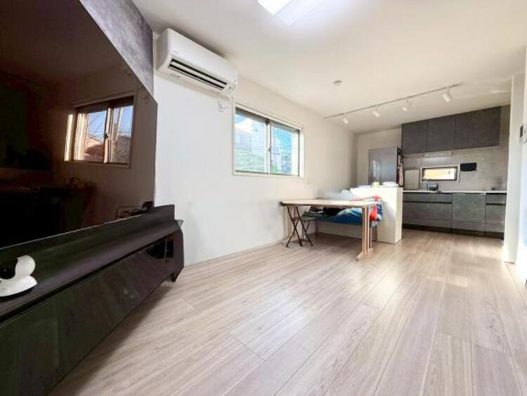 居間 家族の会話や笑顔が行き交うリビングで、子供を走り回らせたい。