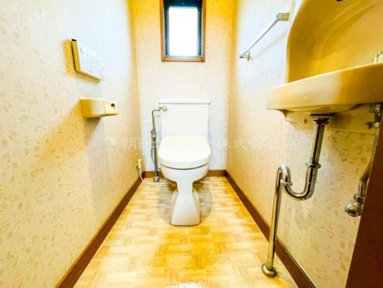 トイレ 【トイレ】ウォシュレット、保温機能付き便座など充実の設備です　お掃除がしやすくストレスフリー！！ 