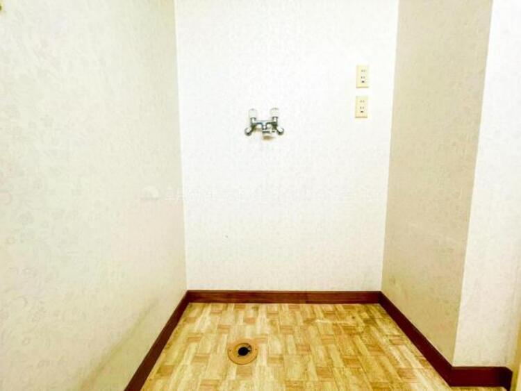 洗面 【洗面・脱衣所】ストレスフリーな広いランドリースペース。大きな洗濯機乾燥機もしっかりとおけます。 