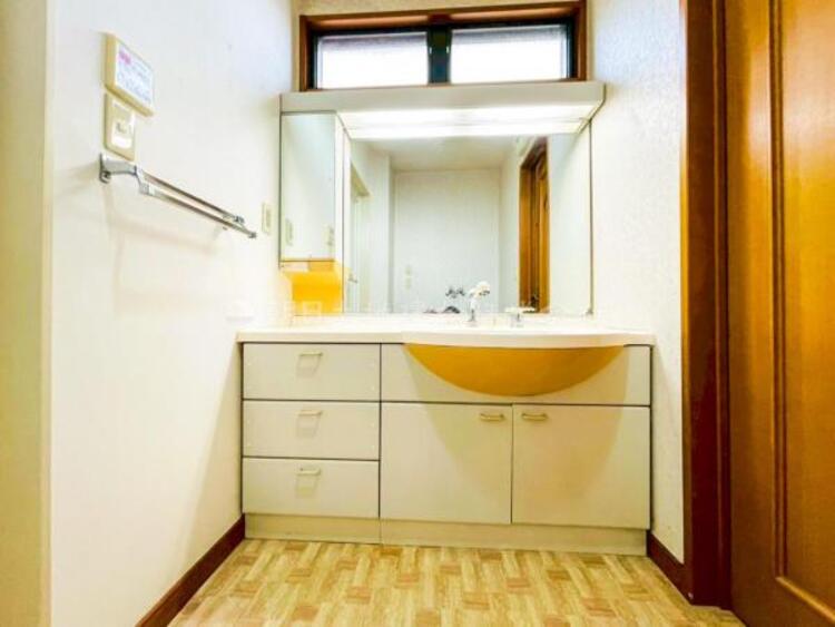 洗面 【洗面・脱衣所】普段は人目につかないスペースにもこだわりを。つくり手の気持ちを『心』がつたわります。 