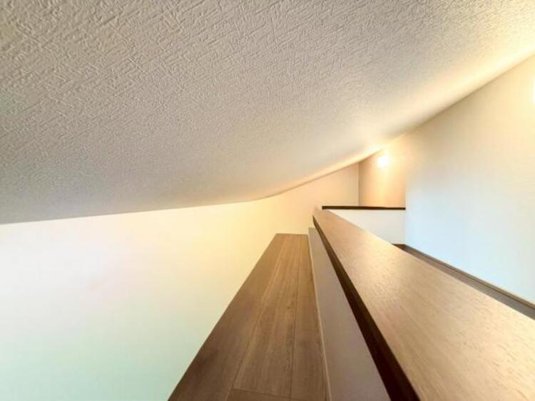 収納 ロフト付き！ロフトまで階段で行けるので使いやすいです！