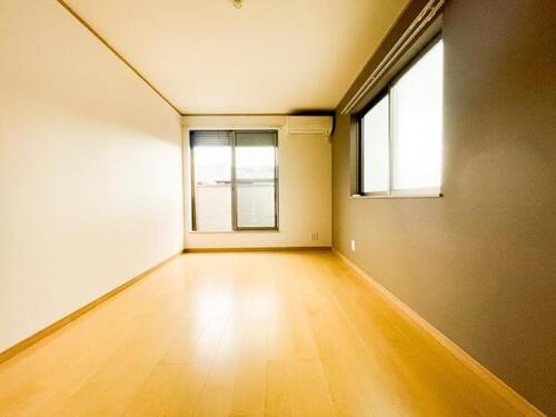 「古淵」駅　相模原市南区北里1丁目　南道路につき陽当り良好♪　駐車場2台分(車種による)♪　エアコン2台以上・浴室乾燥機♪　前面道路6ｍ以上♪の物件画像