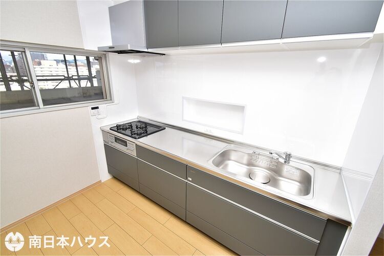 キッチン 【キッチン】令和7年10月にリフォームをしてキッチン新調済みです♪吊戸棚付きで収納力もあります！