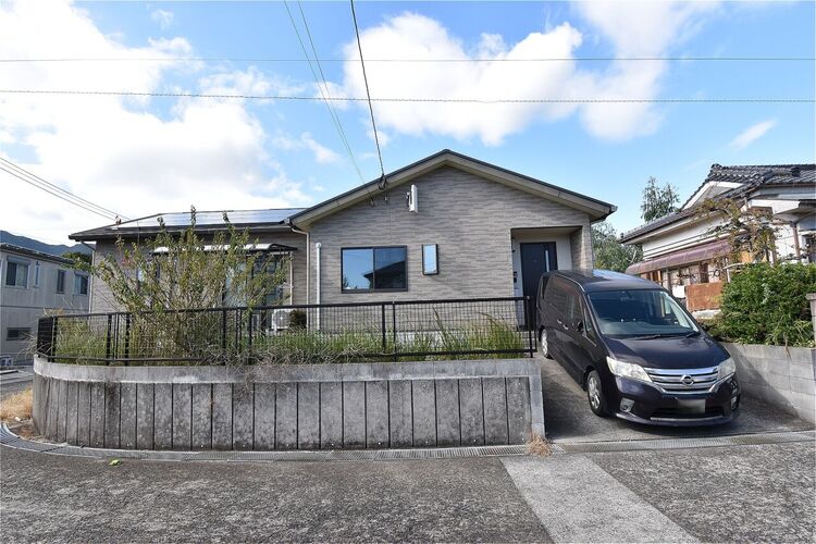 外観 2025年12月撮影◇閑静な住宅地に建つ平屋建ての4LDK