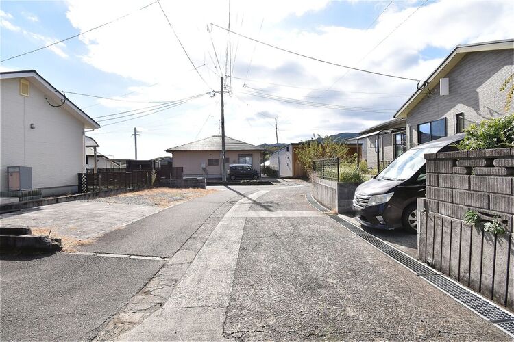 外観 2025年12月撮影◇閑静な住宅地に建つ平屋建ての4LDK