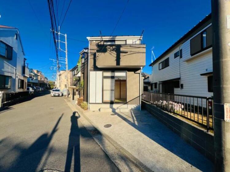 駐車場 ●〇日々の生活にクルマは欠かせない方は、駐車場確保は大事な条件です。マンションに居住した場合には、月々で駐車料金が掛かります。しかし戸建ての場合は費用負担０。居住費のランニングコストを抑えましょう〇●