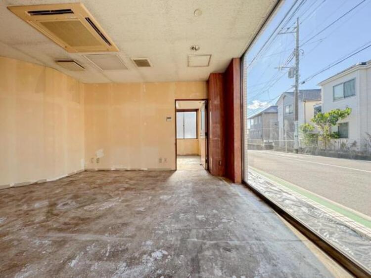内装 居室はひとり時間を過ごせる安らげるお部屋として活用できます！収納スペースあり！荷物が多くても十分！！ベッドや勉強机、テレビなどを置きたい場合におすすめ！！過ごす時間が長くてもゆったり過ごせそうですね！