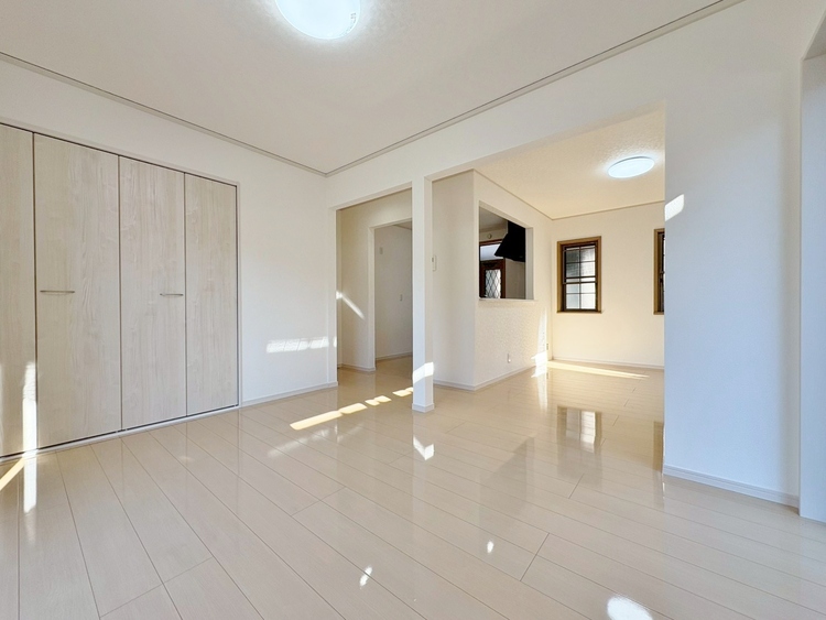 居間 居心地の良い空気感は、暮らしのステージを彩り、心からのやすらぎと満足感を与えてくれます。