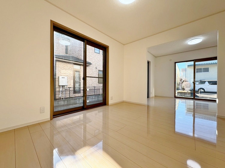 居間 快適に過ごす毎日を求めて、暮らしの中でご自身の「マイホーム」に創り上げてください。