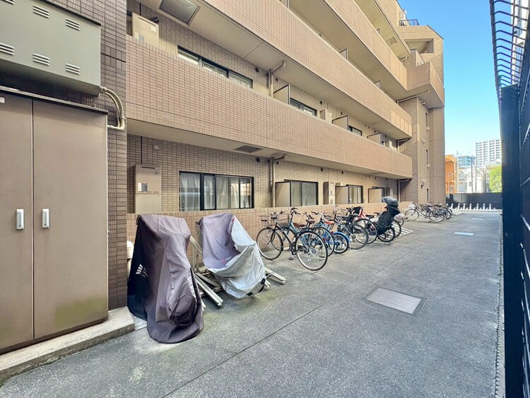 設備 きちんと整備された駐輪場。住む方の心遣いが感じられます。