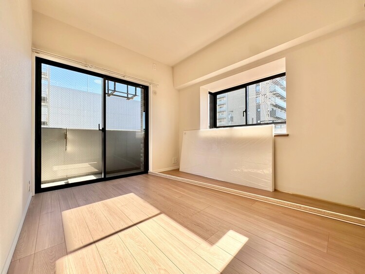 寝室 ベッドも十分に設置するスペースがあります。