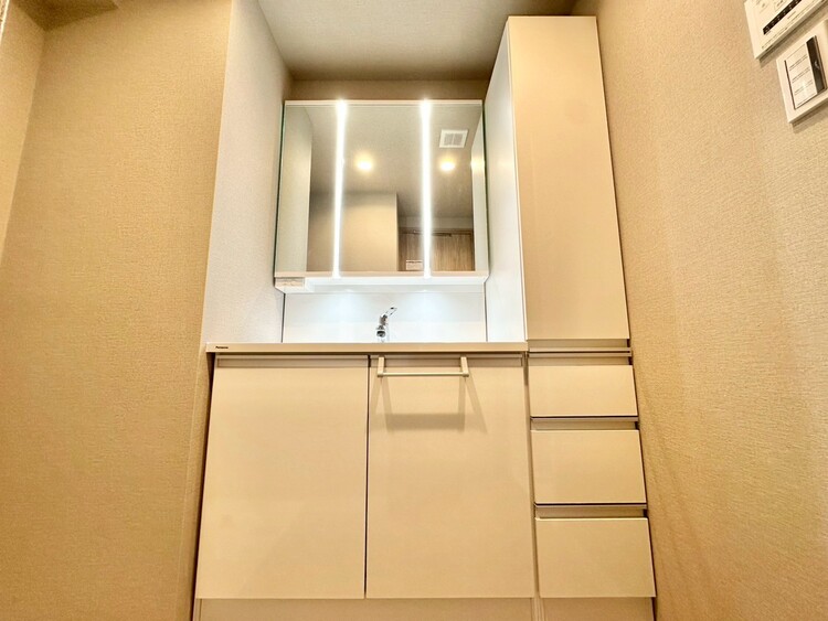 洗面 何かと物が増える場所だからこそ、スッキリと見映えの良い空間に。