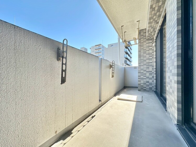 バルコニー 暮らしの中で、光と風を演出してくれるバルコニー。