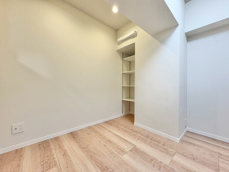 寝室 書斎にするなり、寝室するなりこの１室をどうアレンジするかを想像するだけで夢が膨らみますね。