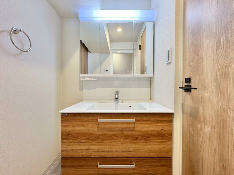 洗面 何かと物が増える場所だからこそ、スッキリと見映えの良い空間に。