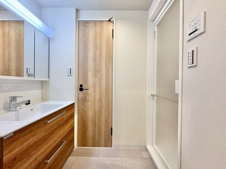 洗面 清潔感と心地よさを重視した、上質感漂うパウダールーム。