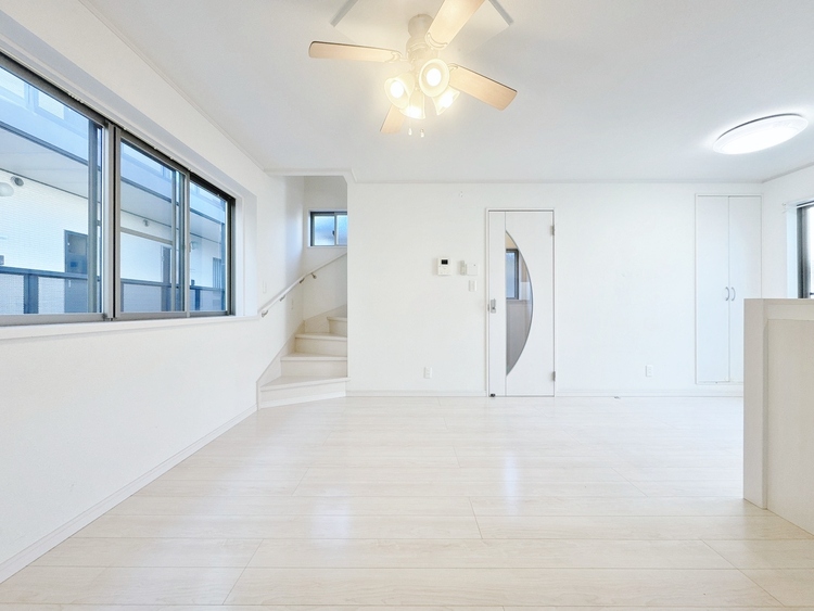 居間 飾り過ぎないシンプルな内装と偏り過ぎないデザインで統一しました。