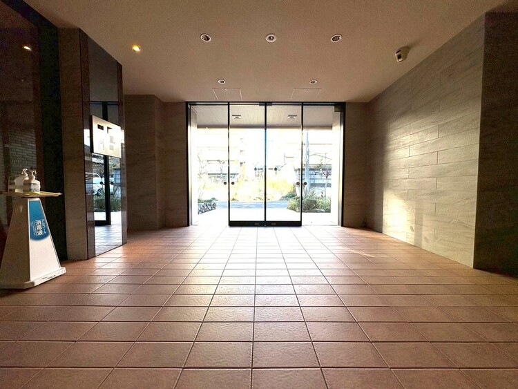 エントランス エントランス内部は、管理が行き届き清潔な共有スペースとなっています。