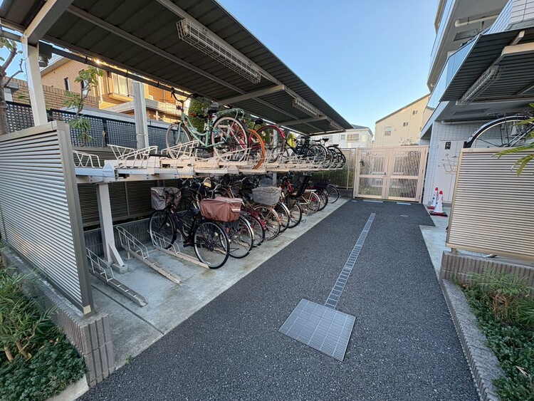 その他 きちんと整備された駐輪場。住む方の心遣いが感じられます。