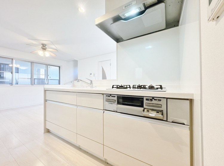 キッチン 洗練されたスタイリッシュなデザイン性と使いやすさを備えた仕様。