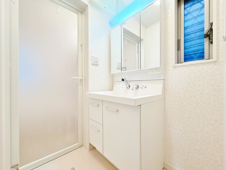 洗面 清潔感と心地よさを重視した、上質感漂うパウダールーム。