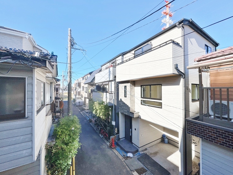 バルコニー 窓を開けると広がる青空。心をリフレッシュして日々を過ごしていきましょう。