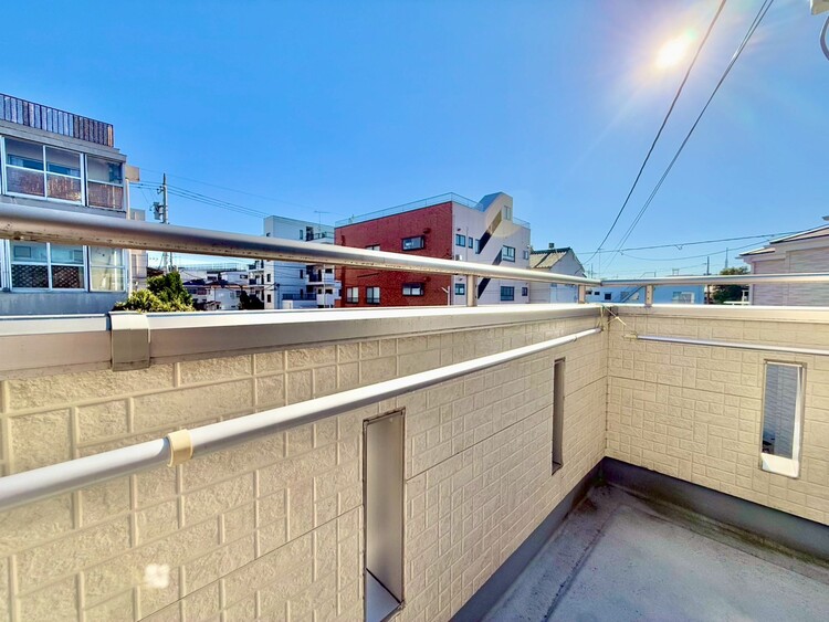 バルコニー 暮らしの中で、光と風を演出してくれるバルコニー。