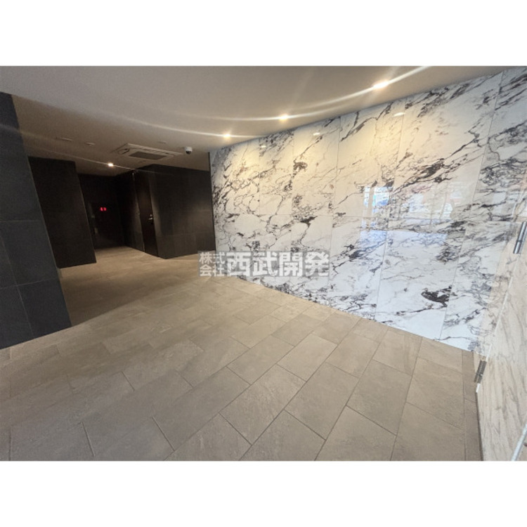 エントランス 共用エントランス内部です。