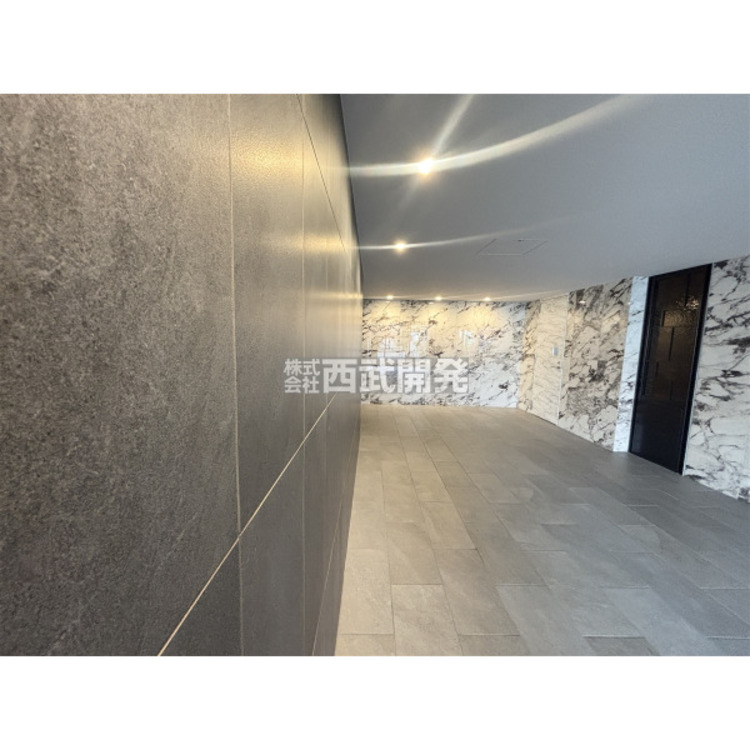 エントランス 共用エントランス内部です。