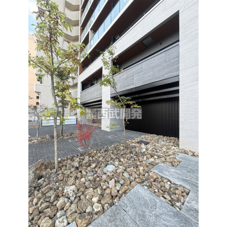 その他 共用部エントランス前です。