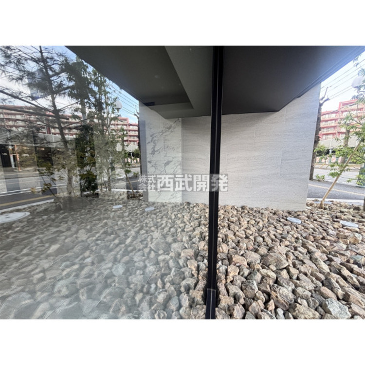 その他 共用部エントランス前です。