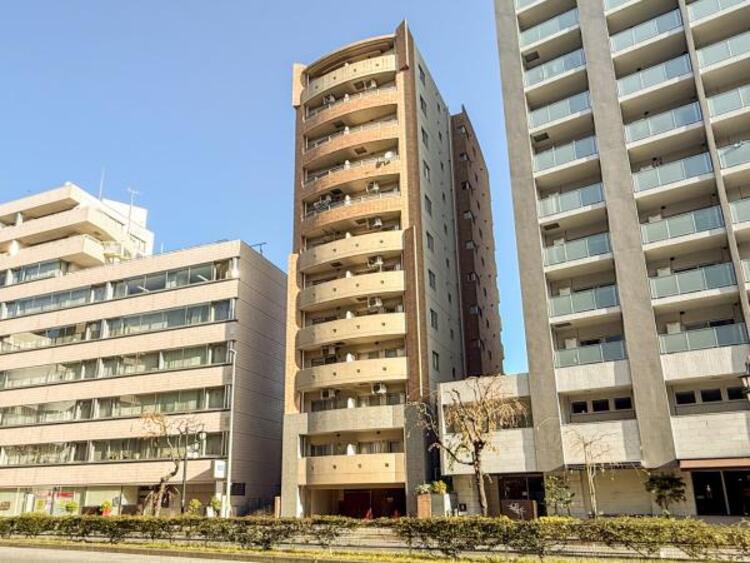 外観 街に溶けこみ美しい景観を生み出すこの邸宅は、採光や風通しまで考え抜いて造り上げました。