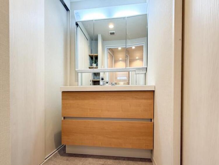 洗面 使い勝手の良い洗面台で、朝の準備もスムーズにこなせます。