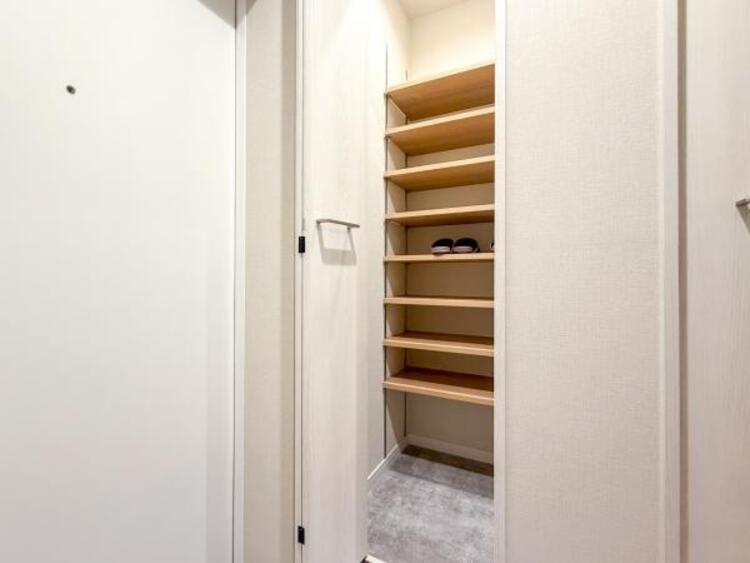 収納 玄関には収納豊富なシューズクローゼットも完備。雑多な玄関でなくスッキリ空間にできるよう設計しました。