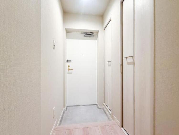 その他 シンプルで落ち着いたデザインの玄関が魅力です。