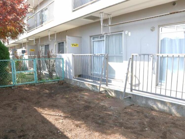 その他 専用庭は開放感を感じられ、ガーデニングやお子様の遊びをスペースとしても楽しむことができます。