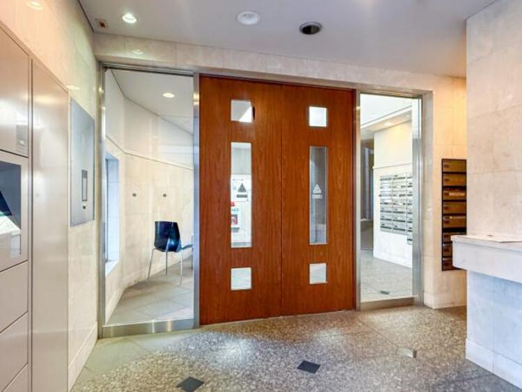 エントランス エントランスは、まさに顔となる場所。シンプルながらも格調高い雰囲気を漂わせて上質な空間。