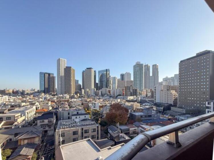 その他 都市の美しい夜景を眺めながら、落ち着いた時間を過ごせます。