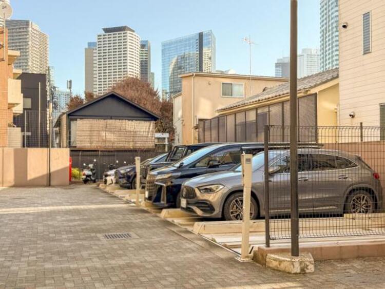 その他 敷地内に設けられた駐車スペース。