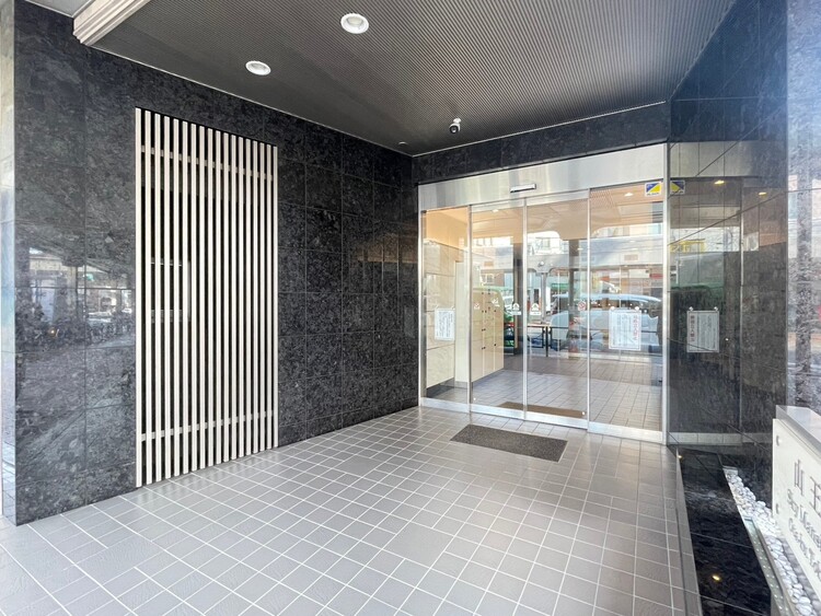 その他 上質感漂う玄関アプローチです。