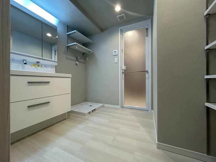 その他 十分な広さの脱衣所。