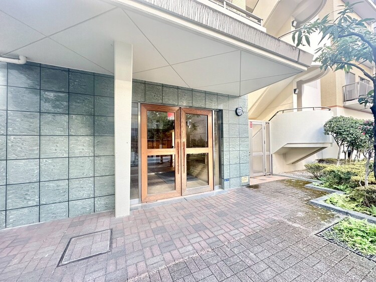 その他 上質感漂う玄関アプローチです。