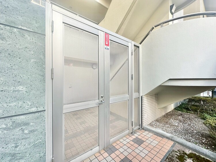 その他 上質感漂う玄関アプローチです。