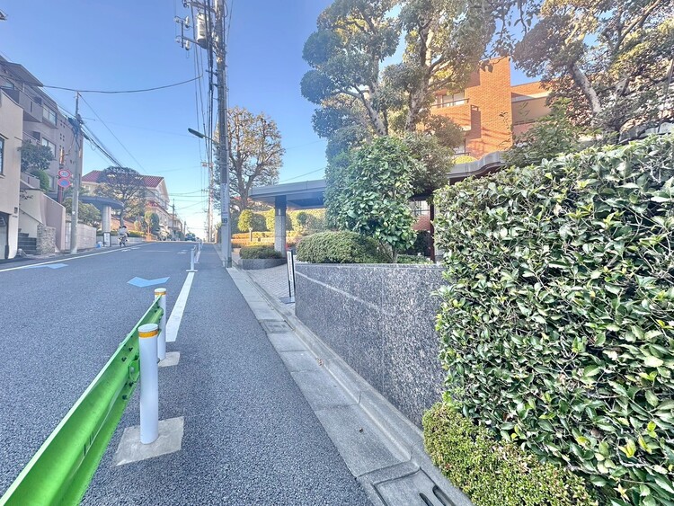 その他 マンションの敷地内には、中庭もございます。